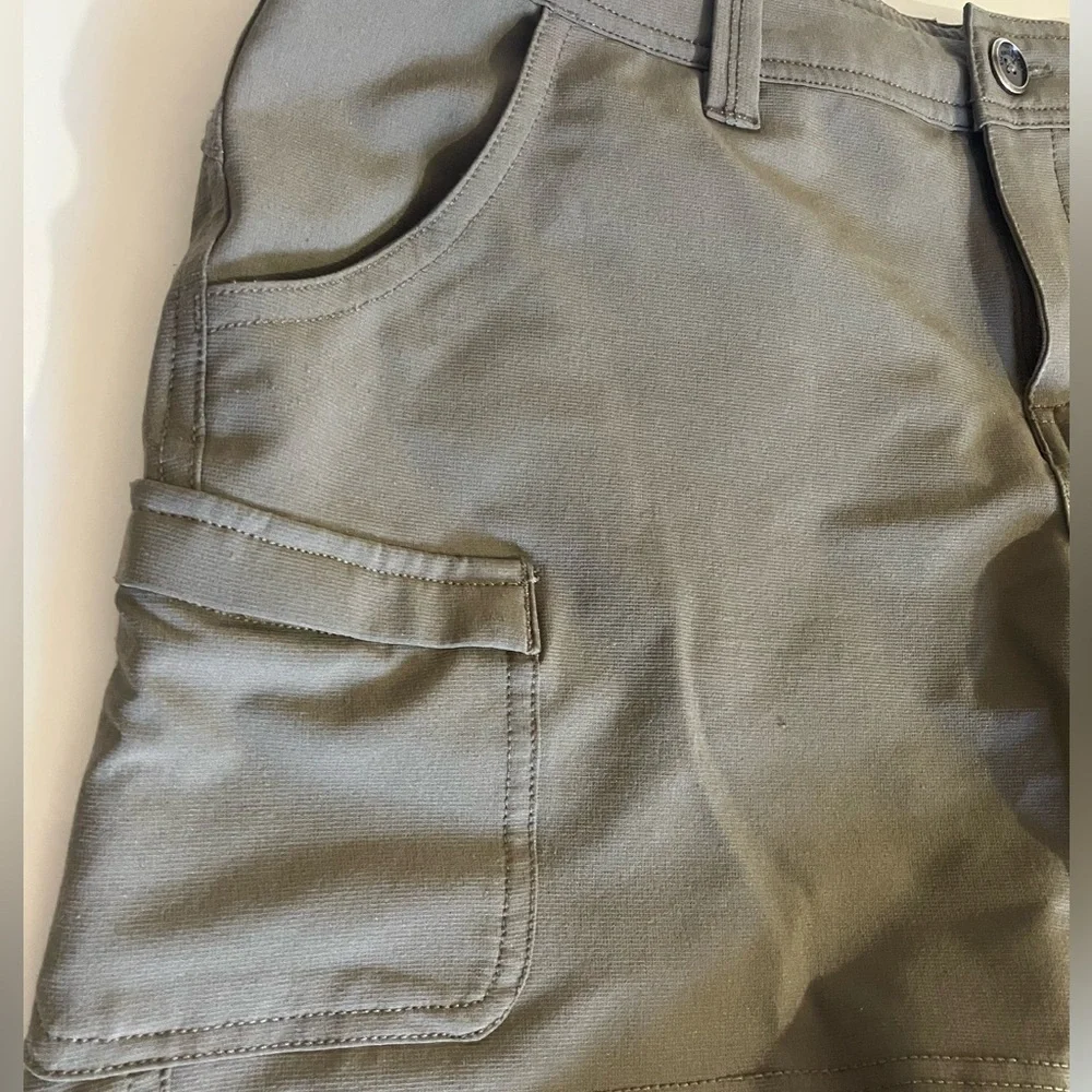 The North Face Cargo Shorts- Women's 4